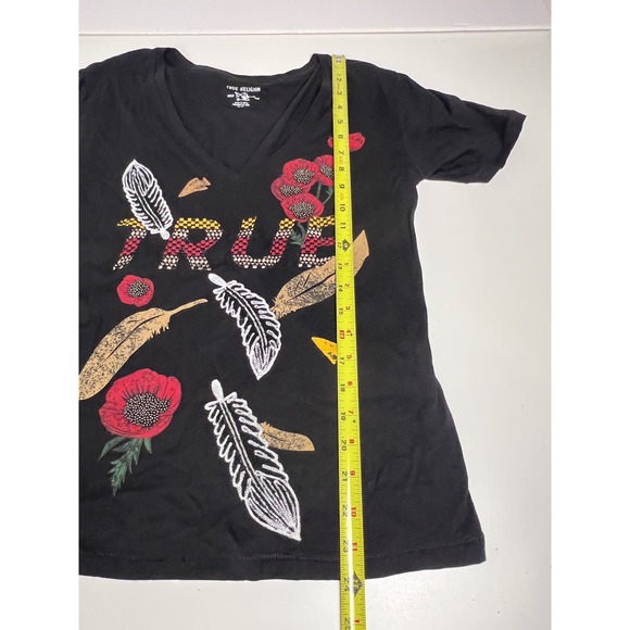 True Religion Womens Black V Neck Graphic T-Shirt Red Poppies Feathers Beaded XS - Picture 9 of 13